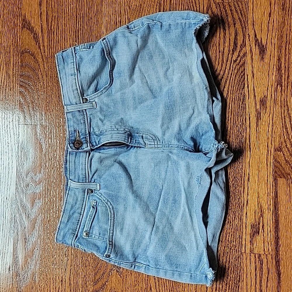 Levi’s Signature style light wash high rise shorts size 10